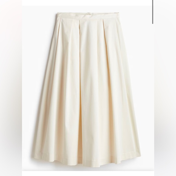 H&M Pleated Satin Skirt - Picture 3 of 7
